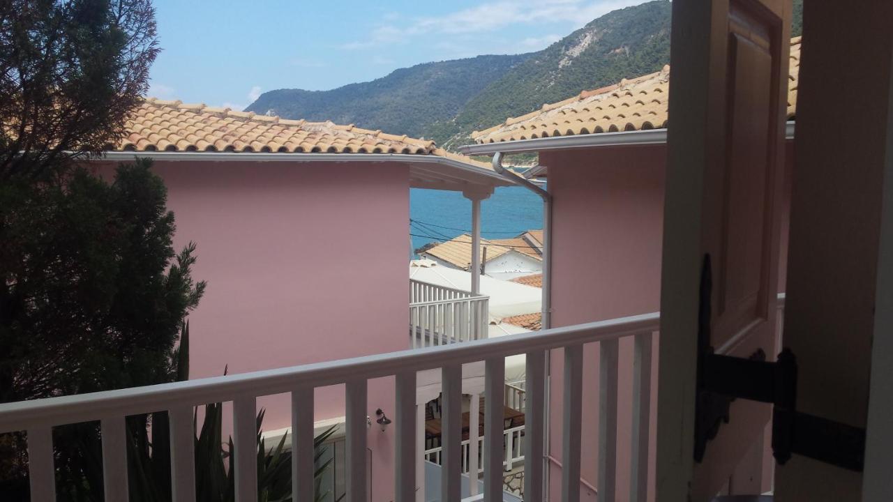 Ionis Hotel Áyios Nikítas Buitenkant foto