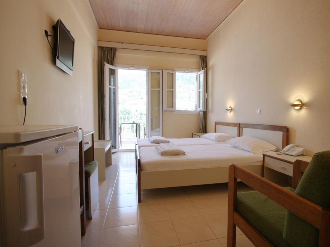 Ionis Hotel Áyios Nikítas Buitenkant foto