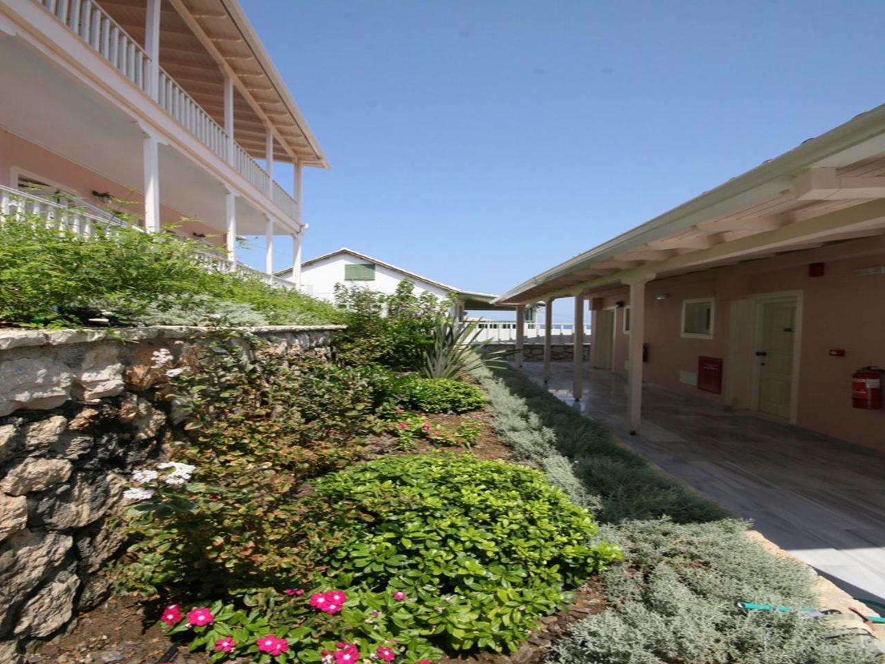 Ionis Hotel Áyios Nikítas Buitenkant foto