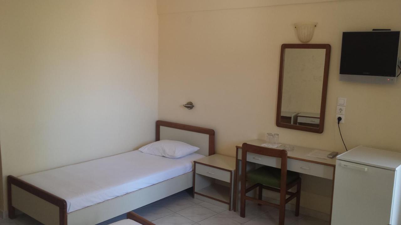 Ionis Hotel Áyios Nikítas Kamer foto