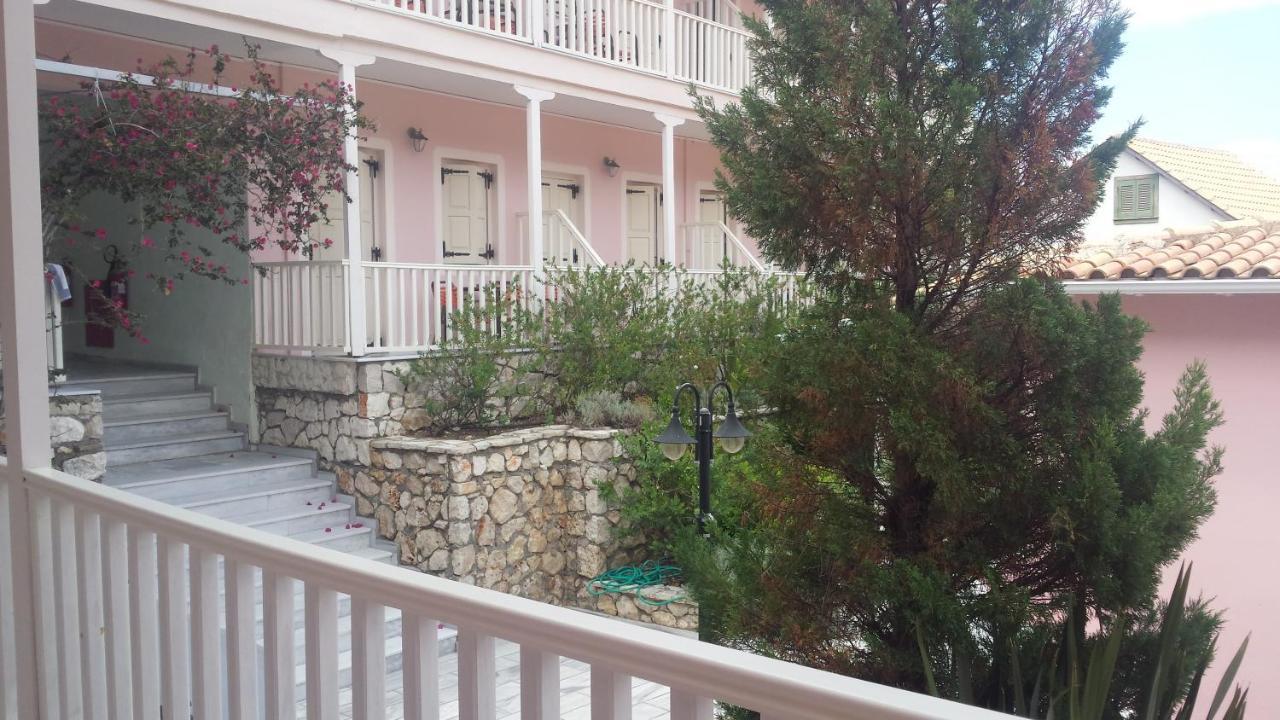 Ionis Hotel Áyios Nikítas Buitenkant foto